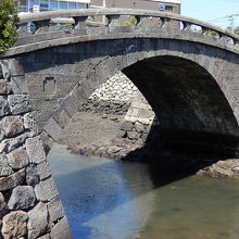 店の前にある幸橋