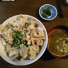 スタミナ丼は元々ご飯大盛り(670円)