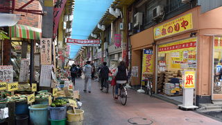 アーケードがある商店街