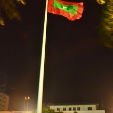 モルディブ最大の国旗、かなりデカいです。