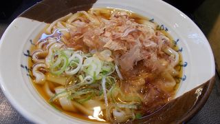 昼時は混雑していますが、少し待てば入れます。