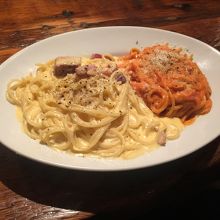 カルボナーラとトマトカルボナーラのダブルスパゲッティ