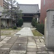 四条河原町からすぐの寺町通に面しています