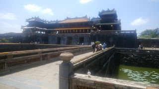 まさに王宮の正門