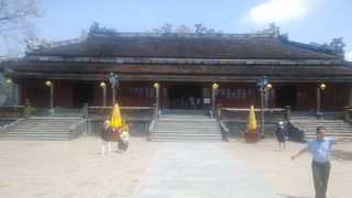 午門をくぐると正面に見える