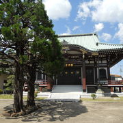 「清徳寺」の南側を東に曲がったところにあります