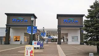 新千歳空港から無料シャトルバスあり。