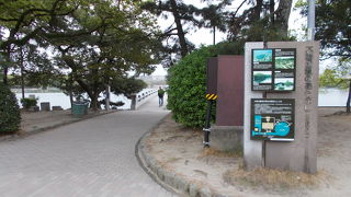 大濠池を中心に整備された公園です。