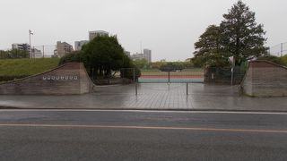 舞鶴公園にあります。