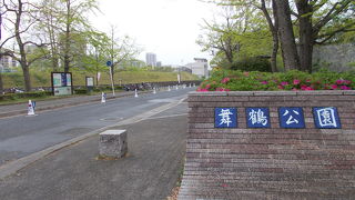 福岡城址をもとに公園になっています。