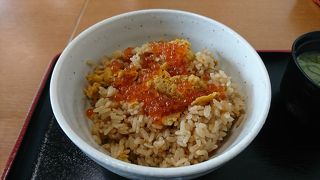 うにめし丼はお得感あり