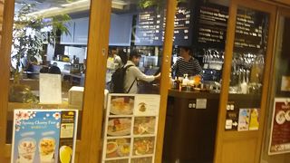 しゃれたカフェ