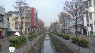 中心市街地を流れる