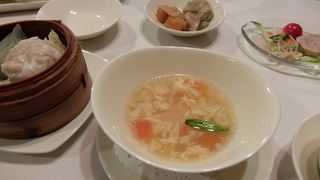 広々とした中華レストラン