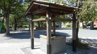 石碑に説明板があれば