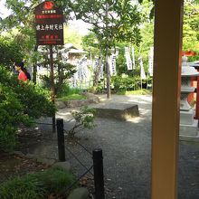 旗がたくさんまわりにありました。