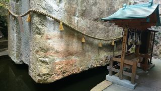 日本三奇と呼ばれる浮石は見ごたえ十分