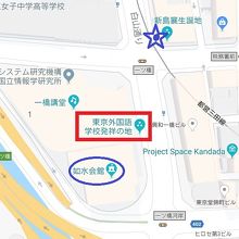 東京外国語学校発祥の碑と、如水会館と東大発祥の碑の関係です。