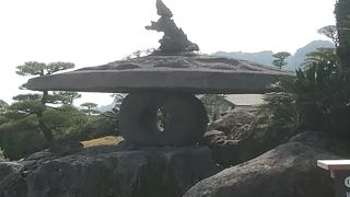 獅子が乗っています