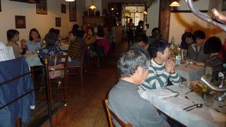 間口は狭いが、感じが良い店