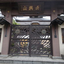 山門の景観です。