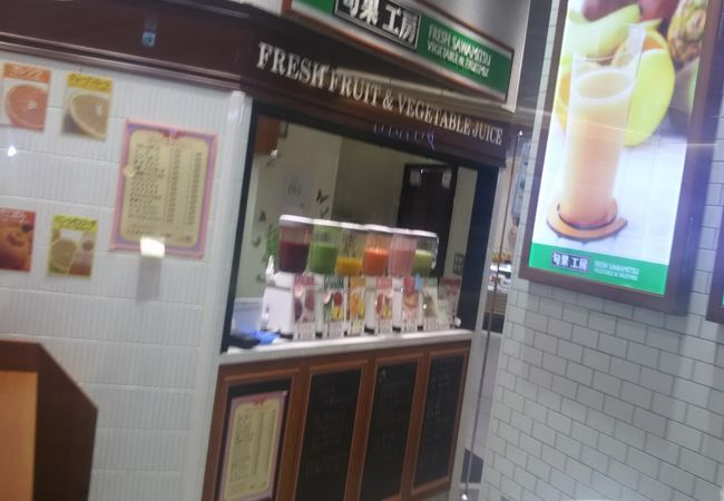 フレッシュジュースを飲ませてくれるお店