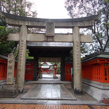 正面の鳥居です。