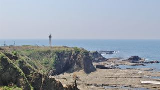 佐渡の南端、小佐渡の先端部にある灯台