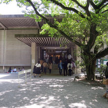 こちらが玄関です