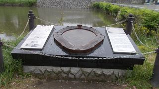 福岡城跡地にあった平和台球場のためのモニュメントです。