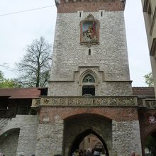 ぶすいなゴツい城門ではなく、意外に可愛らしい