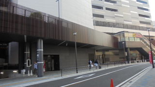 日曜日は　閉店している店舗が多い