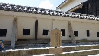 狭間がずらりと並ぶ