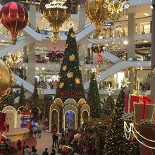 明るい雰囲気のモール