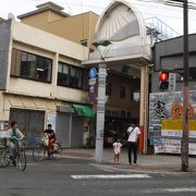 地元の商店街～屋根の有るモールです。