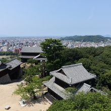 北隅櫓より西方向の眺望。