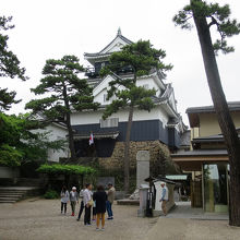 「龍城神社」経由で天守閣入口側へ