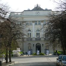 学生さん達毎日こんな宮殿を眺められ、羨ましい！