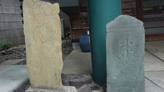 永久寺の門を入るとすぐに