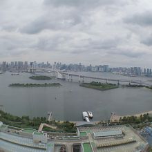 「はちたま」から眼下にレインボーブリッジがすべて見渡せます