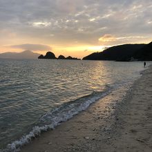 夕陽とウミガメのビーチ