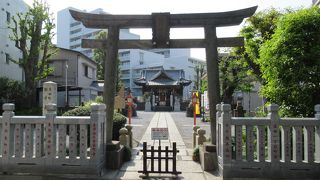 緑が少なくすっきりした感じの神社です