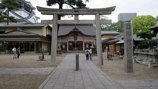 家康公誕生の伝説に彩られた神社