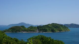 青い海と緑の島々がとても美しい