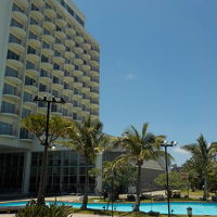 ホテルとプール