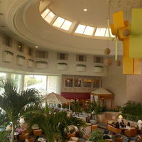 開放的なラウンジ