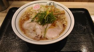 阪急梅田駅構内の行列のできるつけ麺店