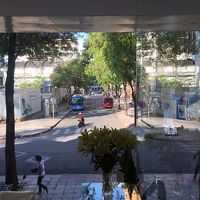 ロビーからドンコイ通り方面