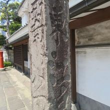 かすかべ大通り沿いにあります