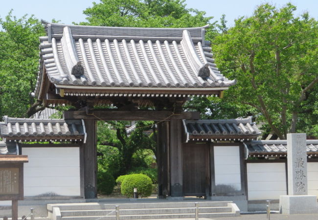 粕壁の寺町にある古刹